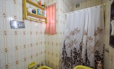 Venta casa 4 ambientes con parque y cochera