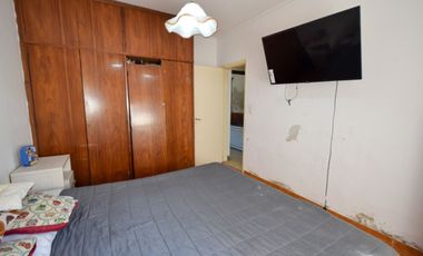 Venta casa 4 ambientes con parque y cochera