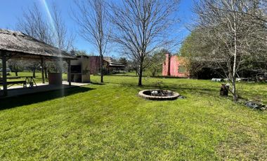 VENTA CASA QUINTA CON GRAN PARQUE Y PILETA