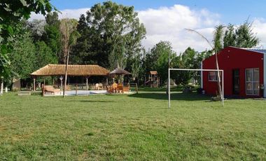VENTA CASA QUINTA CON GRAN PARQUE Y PILETA