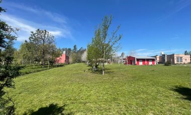 VENTA CASA QUINTA CON GRAN PARQUE Y PILETA