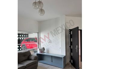 Casa en venta en Fraccionamiento La Gloria con gran ubicación cercana a diversas centros comerciales.