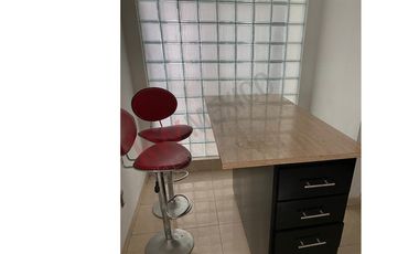 Casa en venta en Fraccionamiento La Gloria con gran ubicación cercana a diversas centros comerciales.