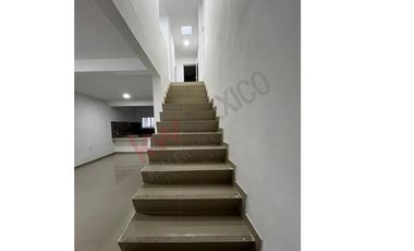 Casa Nueva en venta en fraccionamiento Sabines cercana a una de las principales vías de comunicación de la ciudad.