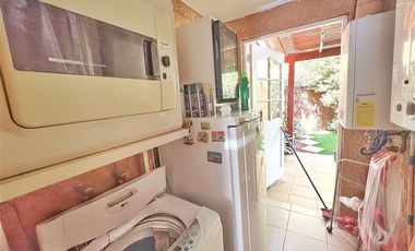 Casa en Arriendo en En condominio! Frente a Colegio y Parroquia !!