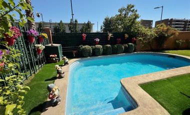 Casa en Arriendo en En condominio! Frente a Colegio y Parroquia !!