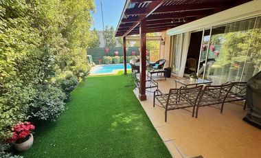 Casa en Arriendo en En condominio! Frente a Colegio y Parroquia !!