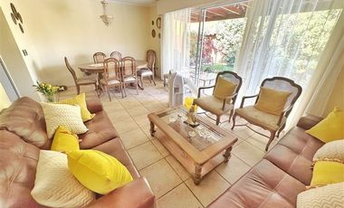 Casa en Arriendo en En condominio! Frente a Colegio y Parroquia !!