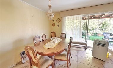Casa en Arriendo en En condominio! Frente a Colegio y Parroquia !!
