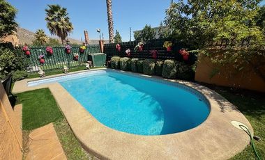 Casa en Arriendo en En condominio! Frente a Colegio y Parroquia !!