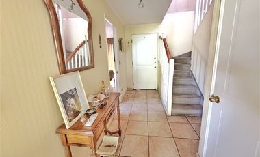 Casa en Arriendo en En condominio! Frente a Colegio y Parroquia !!