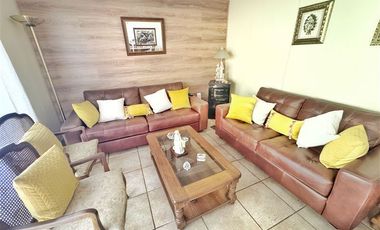 Casa en Arriendo en En condominio! Frente a Colegio y Parroquia !!