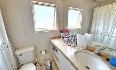 Casa en Arriendo en En condominio! Frente a Colegio y Parroquia !!