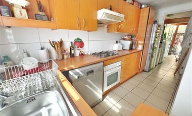 Casa en Arriendo en En condominio! Frente a Colegio y Parroquia !!