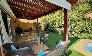 Casa en Arriendo en En condominio! Frente a Colegio y Parroquia !!