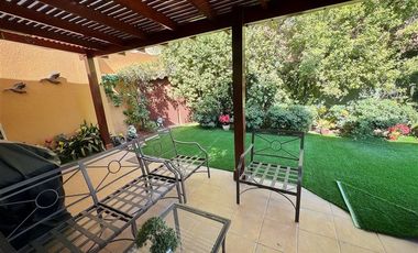 Casa en Arriendo en En condominio! Frente a Colegio y Parroquia !!