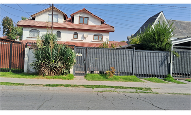 Casa de 98 M2 y excelente conectividad en Claudio Arrau