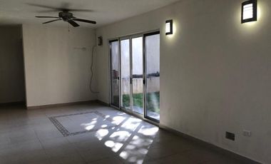 CASA EN MAESTRANZAS, DENTRO DEL CLUB DE GOLF LA HERRADURA