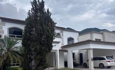 CASA EN MAESTRANZAS, DENTRO DEL CLUB DE GOLF LA HERRADURA