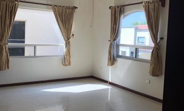 CASA EN MAESTRANZAS, DENTRO DEL CLUB DE GOLF LA HERRADURA