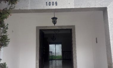 CASA EN MAESTRANZAS, DENTRO DEL CLUB DE GOLF LA HERRADURA