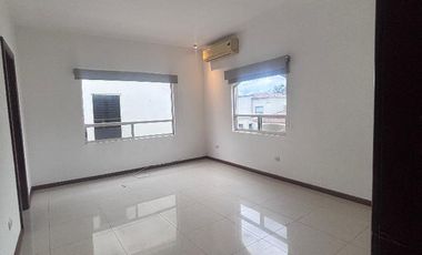 CASA EN MAESTRANZAS, DENTRO DEL CLUB DE GOLF LA HERRADURA