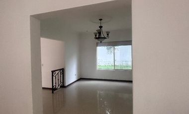 CASA EN MAESTRANZAS, DENTRO DEL CLUB DE GOLF LA HERRADURA