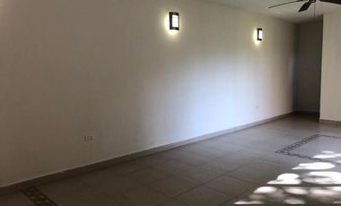CASA EN MAESTRANZAS, DENTRO DEL CLUB DE GOLF LA HERRADURA