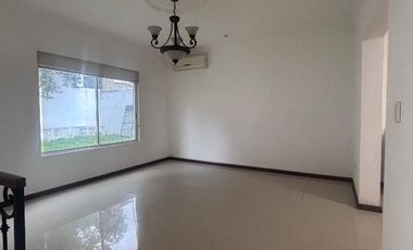 CASA EN MAESTRANZAS, DENTRO DEL CLUB DE GOLF LA HERRADURA