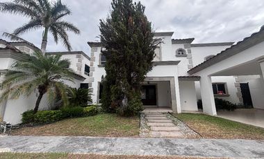 CASA EN MAESTRANZAS, DENTRO DEL CLUB DE GOLF LA HERRADURA