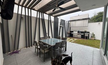 CASA EN VALLES DE CRISTAL