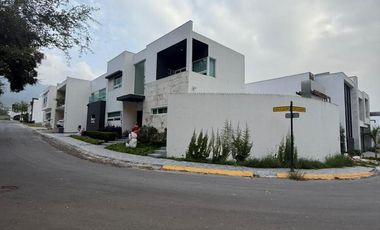 CASA EN VALLES DE CRISTAL
