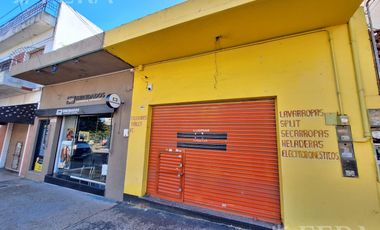Venta de terreno de 259 m2 con dos locales en Wilde