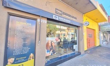 Venta de terreno de 259 m2 con dos locales en Wilde