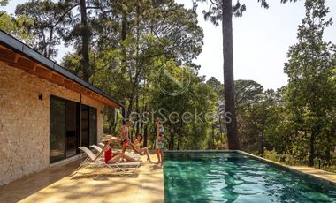 Exclusiva residencia en venta en el corazón de Avándaro, Valle de Bravo