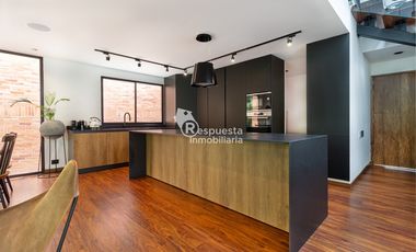 Vendo hermosa Casa en el poblado Loma El Campestre. Medellin