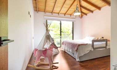 Vendo hermosa Casa en el poblado Loma El Campestre. Medellin