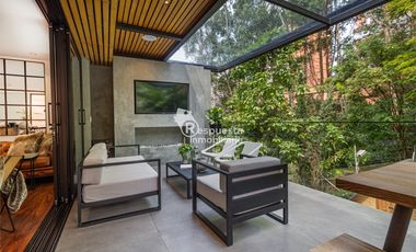 Vendo hermosa Casa en el poblado Loma El Campestre. Medellin