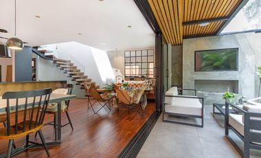 Vendo hermosa Casa en el poblado Loma El Campestre. Medellin