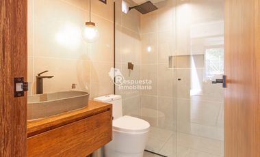 Vendo hermosa Casa en el poblado Loma El Campestre. Medellin