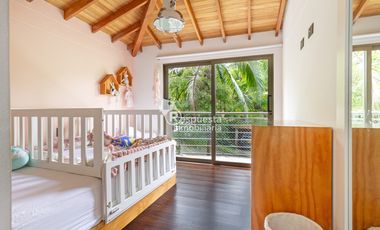 Vendo hermosa Casa en el poblado Loma El Campestre. Medellin