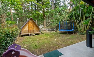 Vendo hermosa Casa en el poblado Loma El Campestre. Medellin