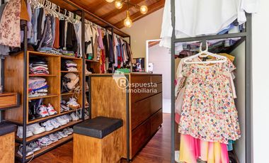 Vendo hermosa Casa en el poblado Loma El Campestre. Medellin