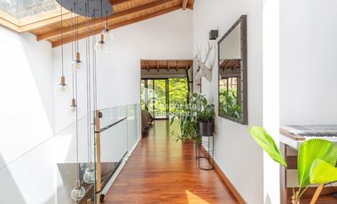 Vendo hermosa Casa en el poblado Loma El Campestre. Medellin