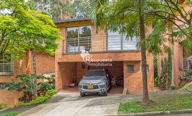 Vendo hermosa Casa en el poblado Loma El Campestre. Medellin