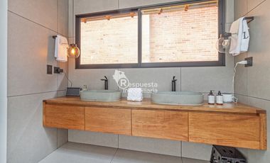 Vendo hermosa Casa en el poblado Loma El Campestre. Medellin