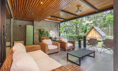 Vendo hermosa Casa en el poblado Loma El Campestre. Medellin