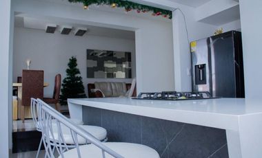 Extraordinaria casa de 3 pisos en Medellín barrio Buenos Aires