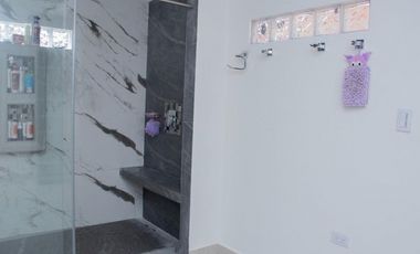 Extraordinaria casa de 3 pisos en Medellín barrio Buenos Aires