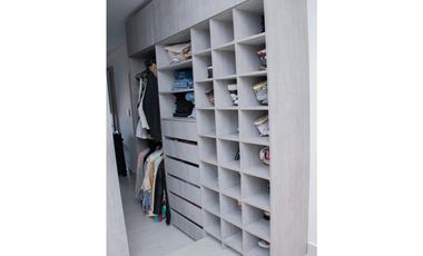 Extraordinaria casa de 3 pisos en Medellín barrio Buenos Aires